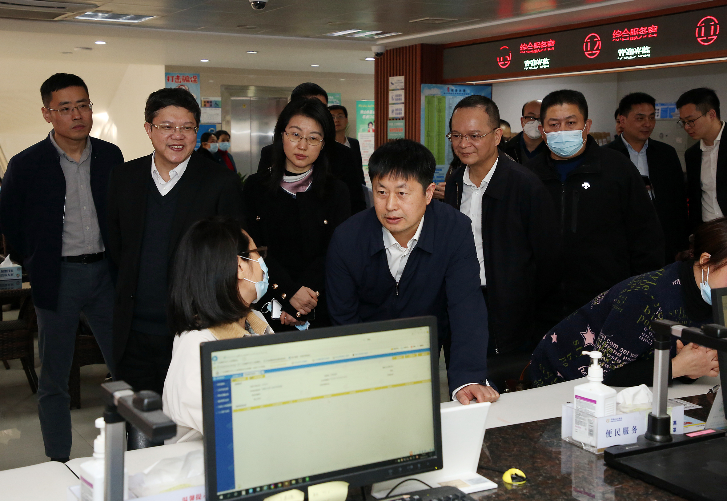 20230215国家医保局调研组到禅城区祖庙街道行政服务中心医保服务窗口调研。 (11).JPG